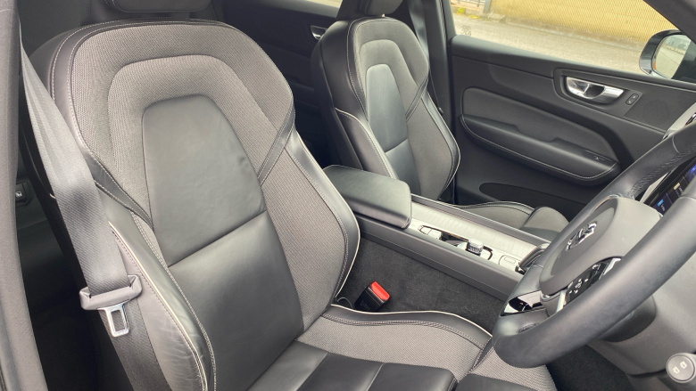 Volvo Xc60 2.0 B5P R DESIGN 5dr AWD Geartronic Petrol Estate